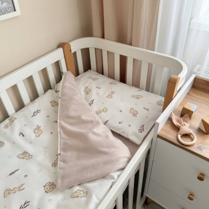 Set lenjerie de schimb pentru patut bebe 3 piese Iepurasi veseli (2)